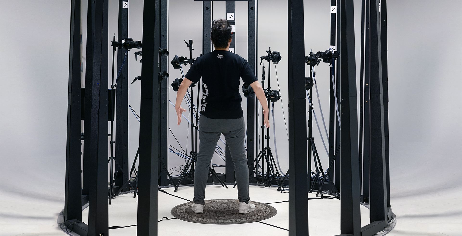 Qhuman + Twindom scanner | instant capture body scan-to-avatar 1